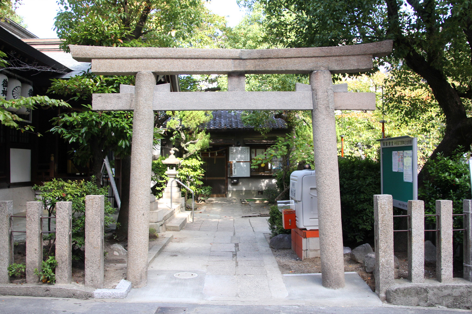 鳥居（改修）