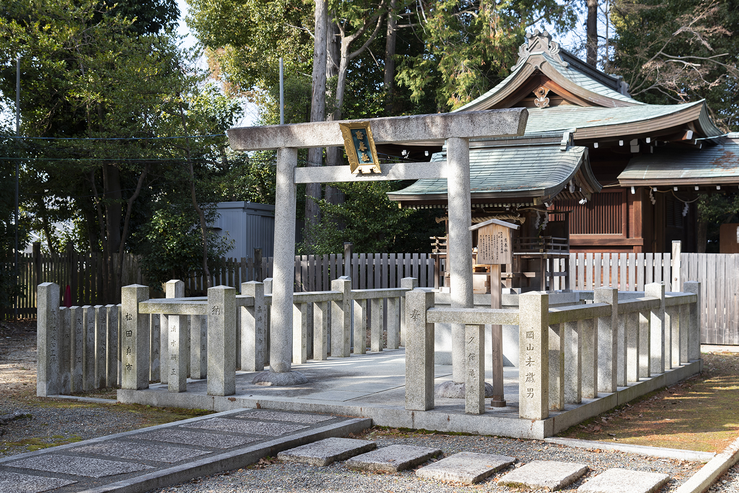 鳥居・玉垣
