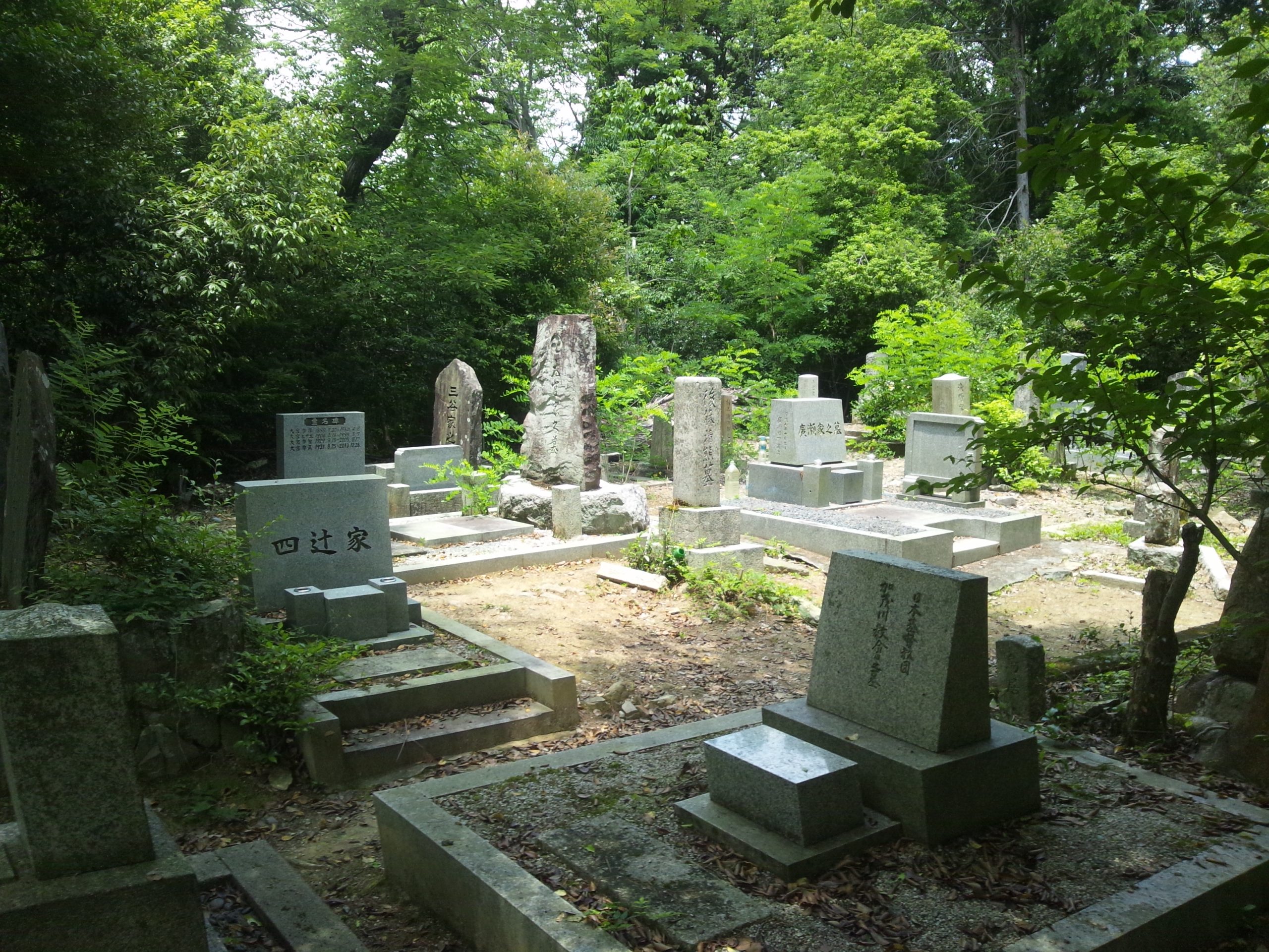 若王子山墓地