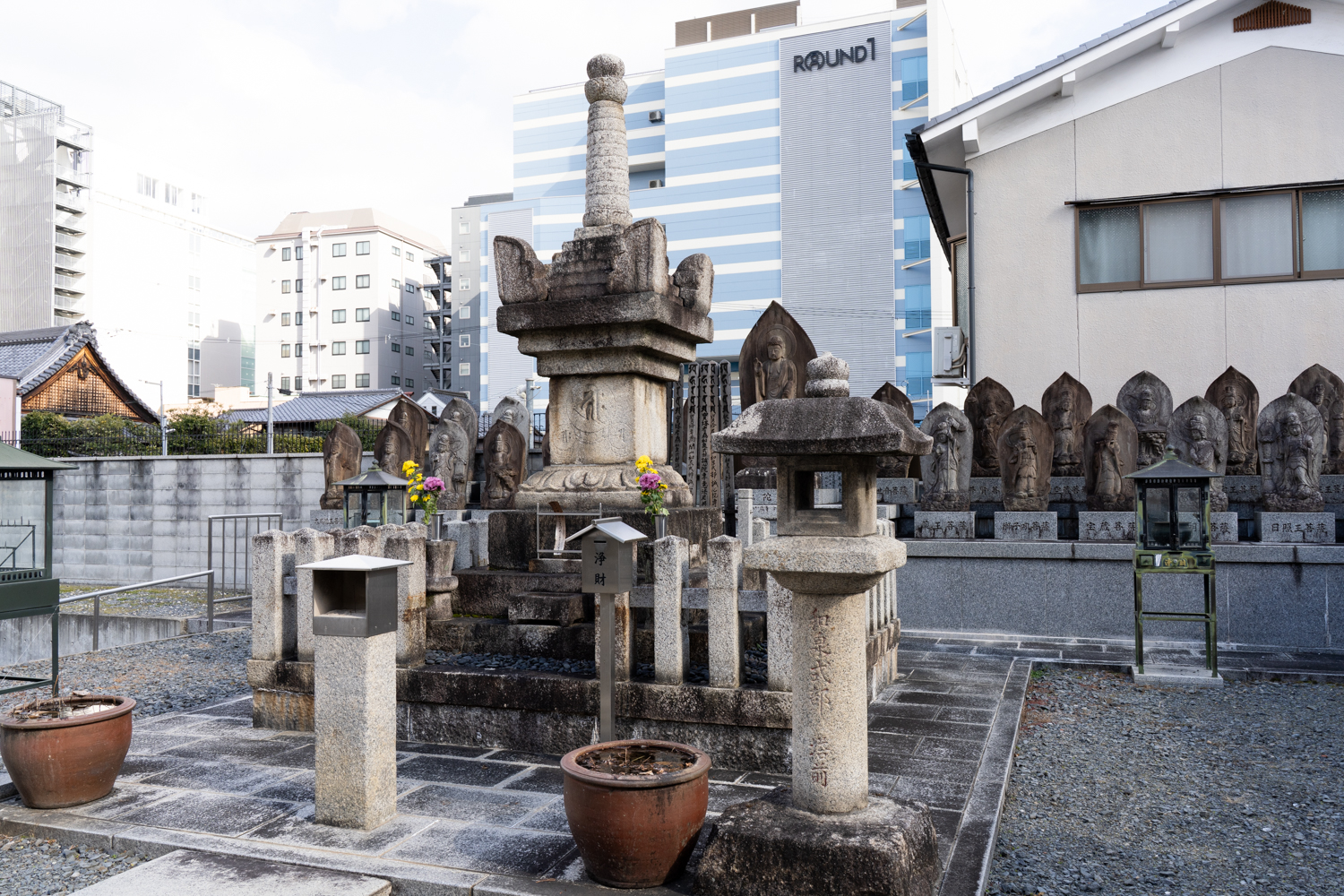 二十五菩薩・宝篋印塔 | 誠心院