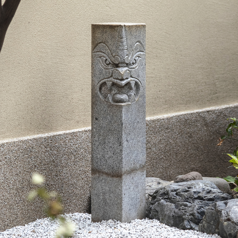 Kimon-yoke stone