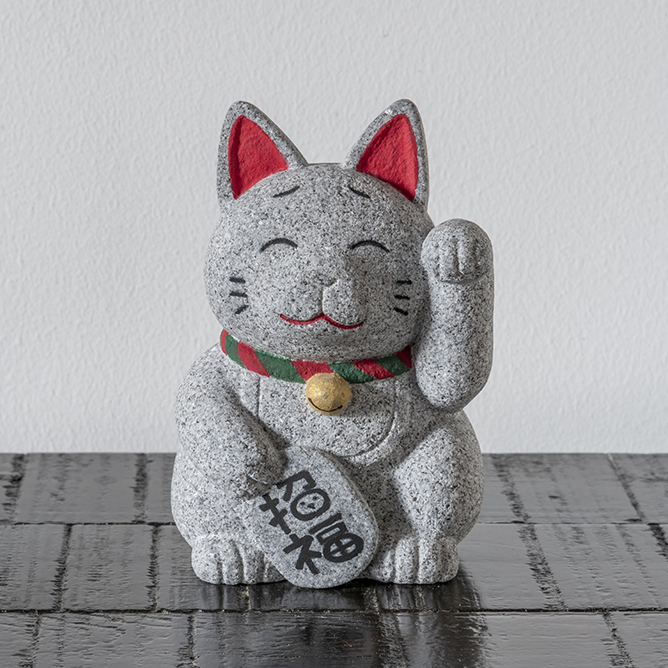 Maneki-neko “Nya-nyan” (beckoning cat)